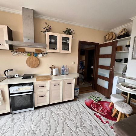 Downtown Central Apartment With Working Kitchen, City Views & Free Parking Казанлык Экстерьер фото