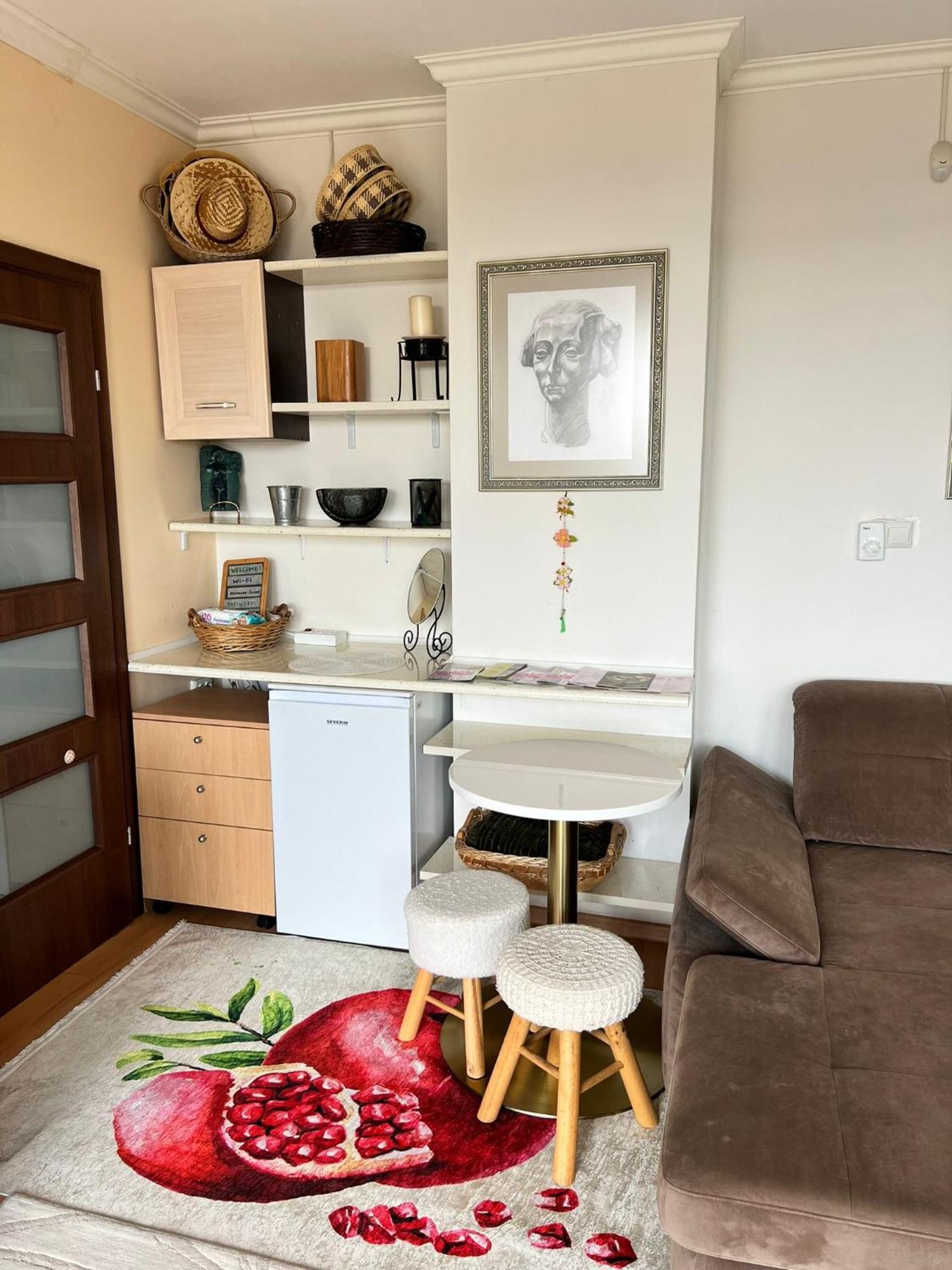 Downtown Central Apartment With Working Kitchen, City Views & Free Parking Казанлык Экстерьер фото